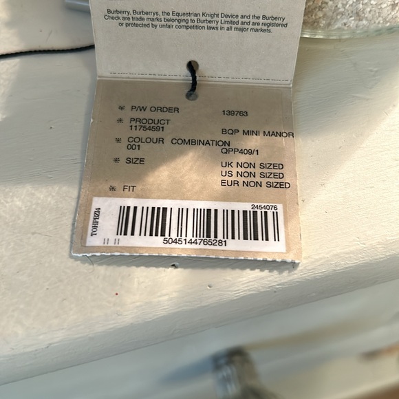 Authentic Burberry Mini Manor quilted patent leather handbag - Picture 9 of 9